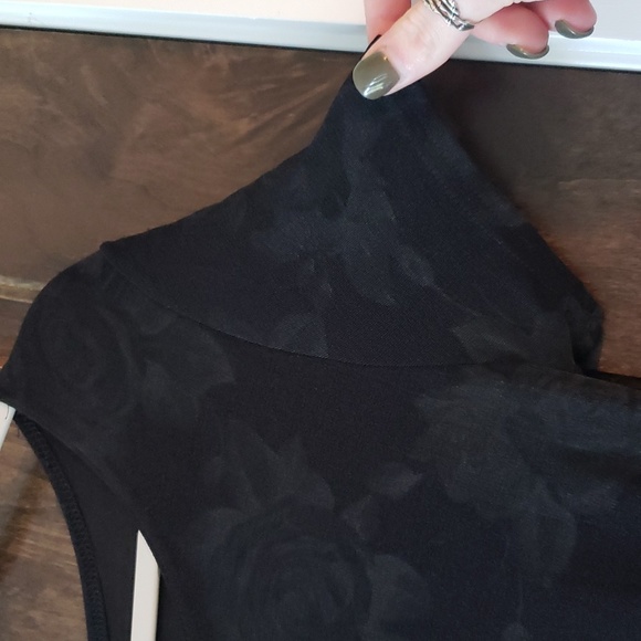 Floral Short Sleeve Flowy Fit & Flare Dress - Picture 3 of 6